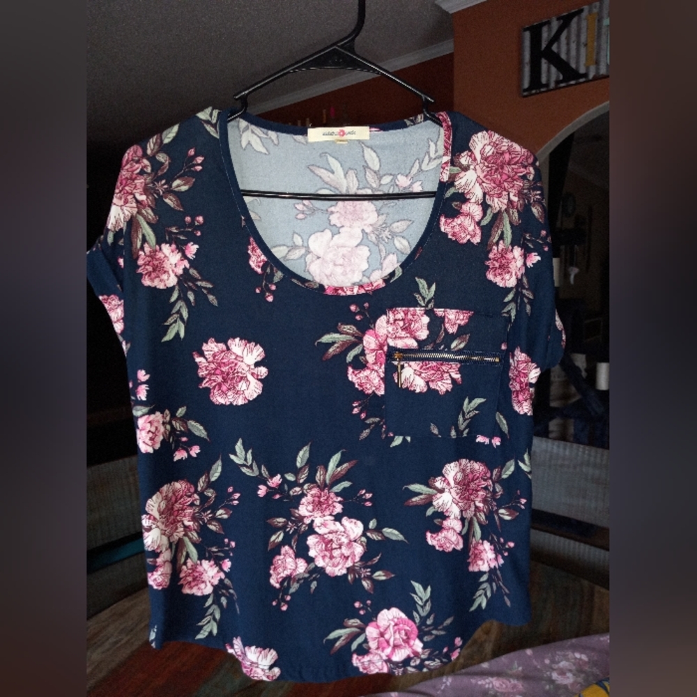 3 FLORAL Tops - Picture 3 of 4